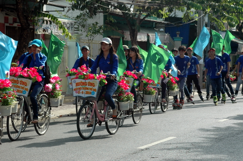 Diễu hành xe hoa tuyên truyền bảo vệ môi trường